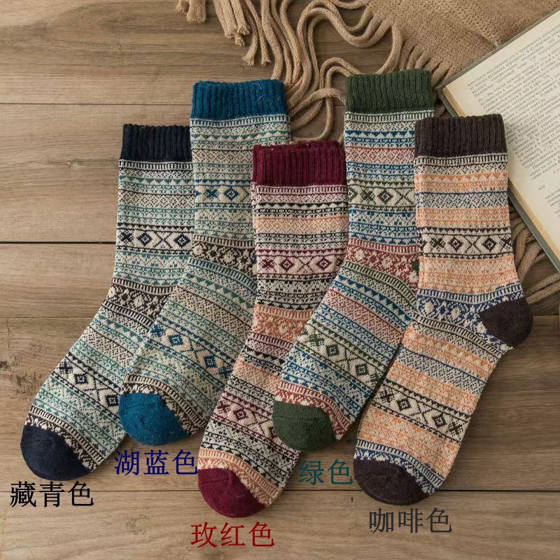 Bạn có đang mang những đôi tất nữ phù hợp cho mọi dịp không?